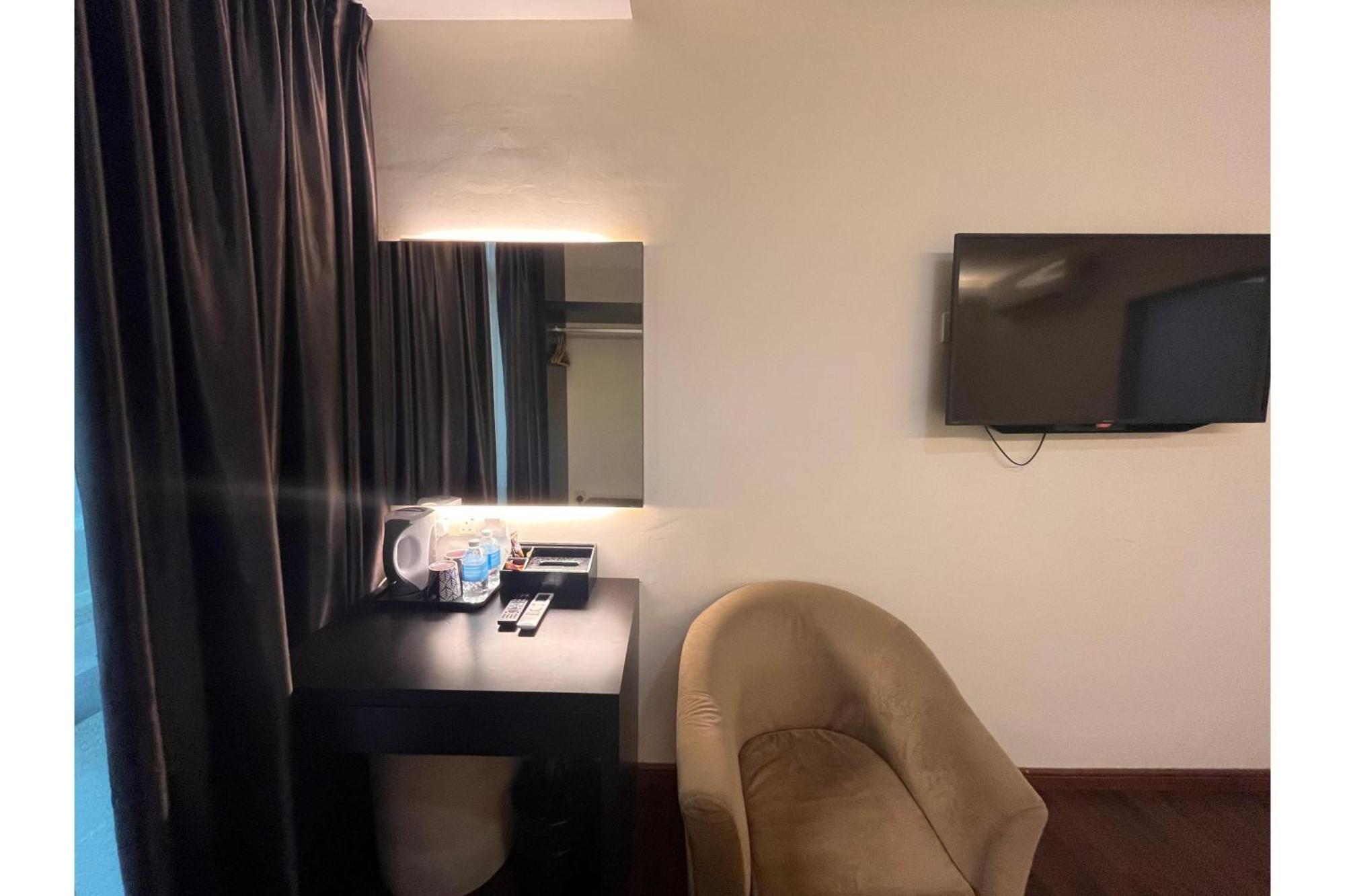 Hotel Capital O 91074 Grand World