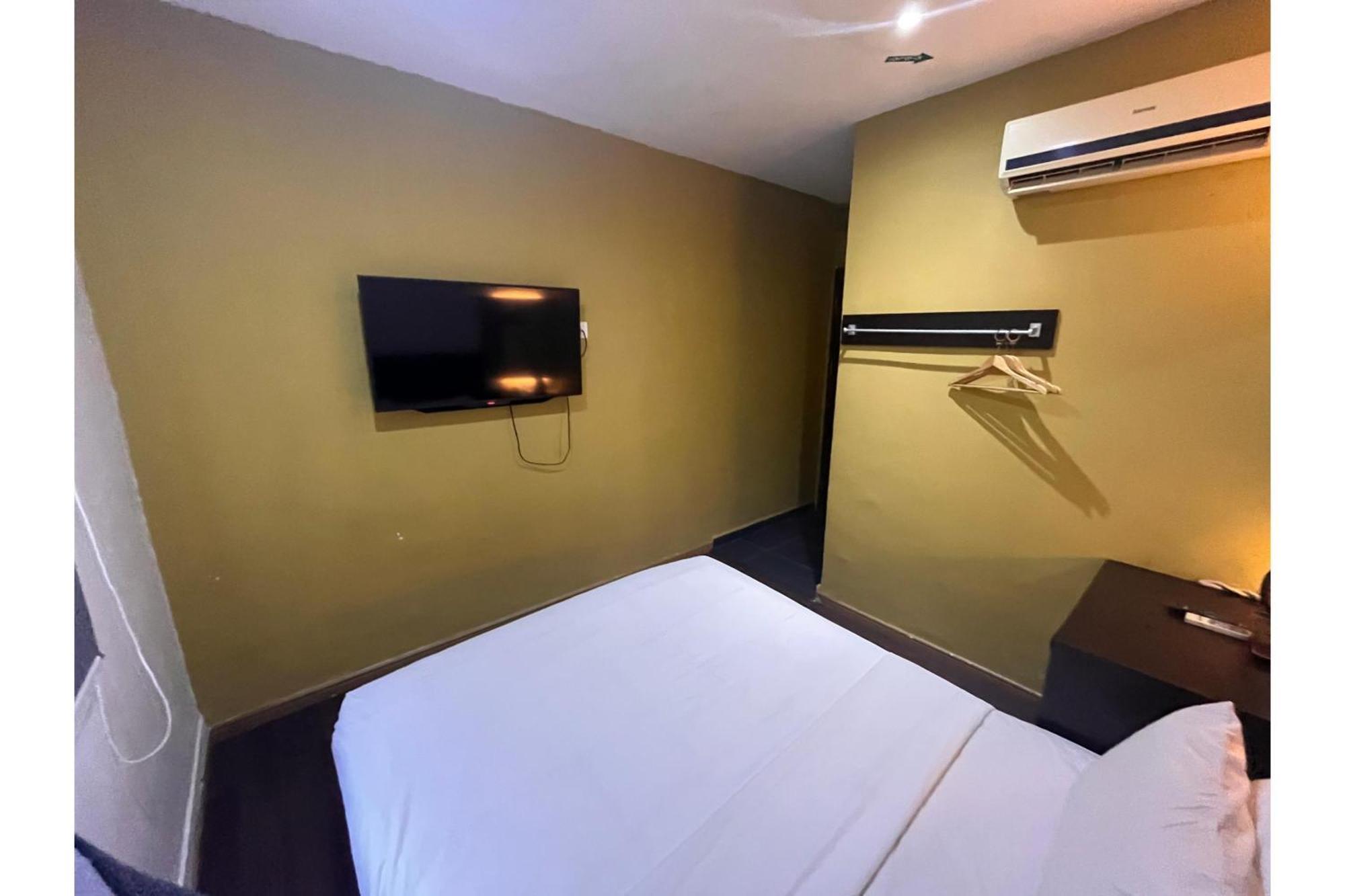 Hotel Capital O 91074 Grand World Johor Bahru