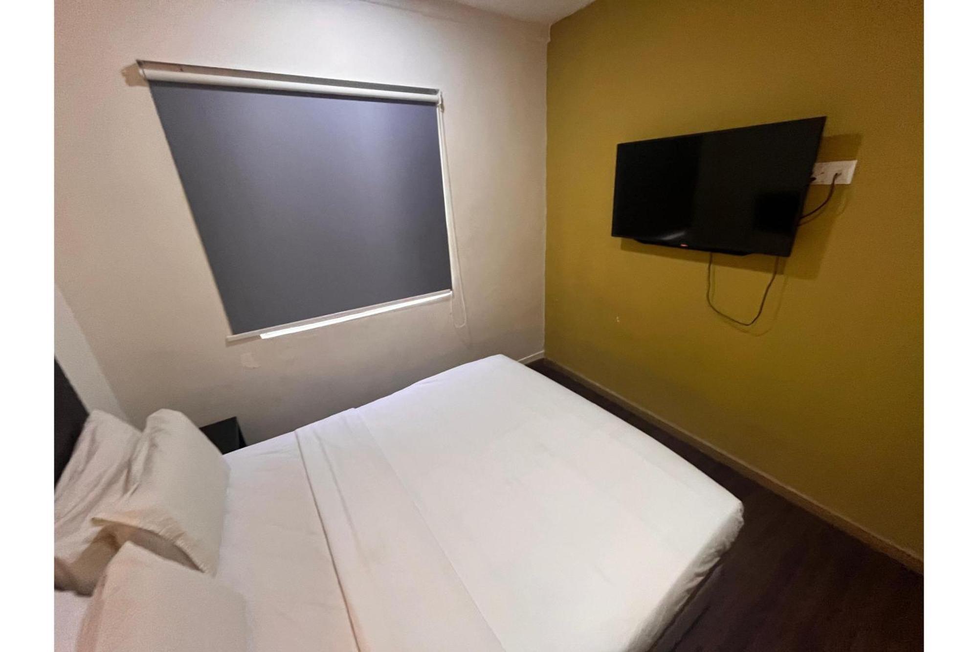 Capital O 91074 Grand World Hotel