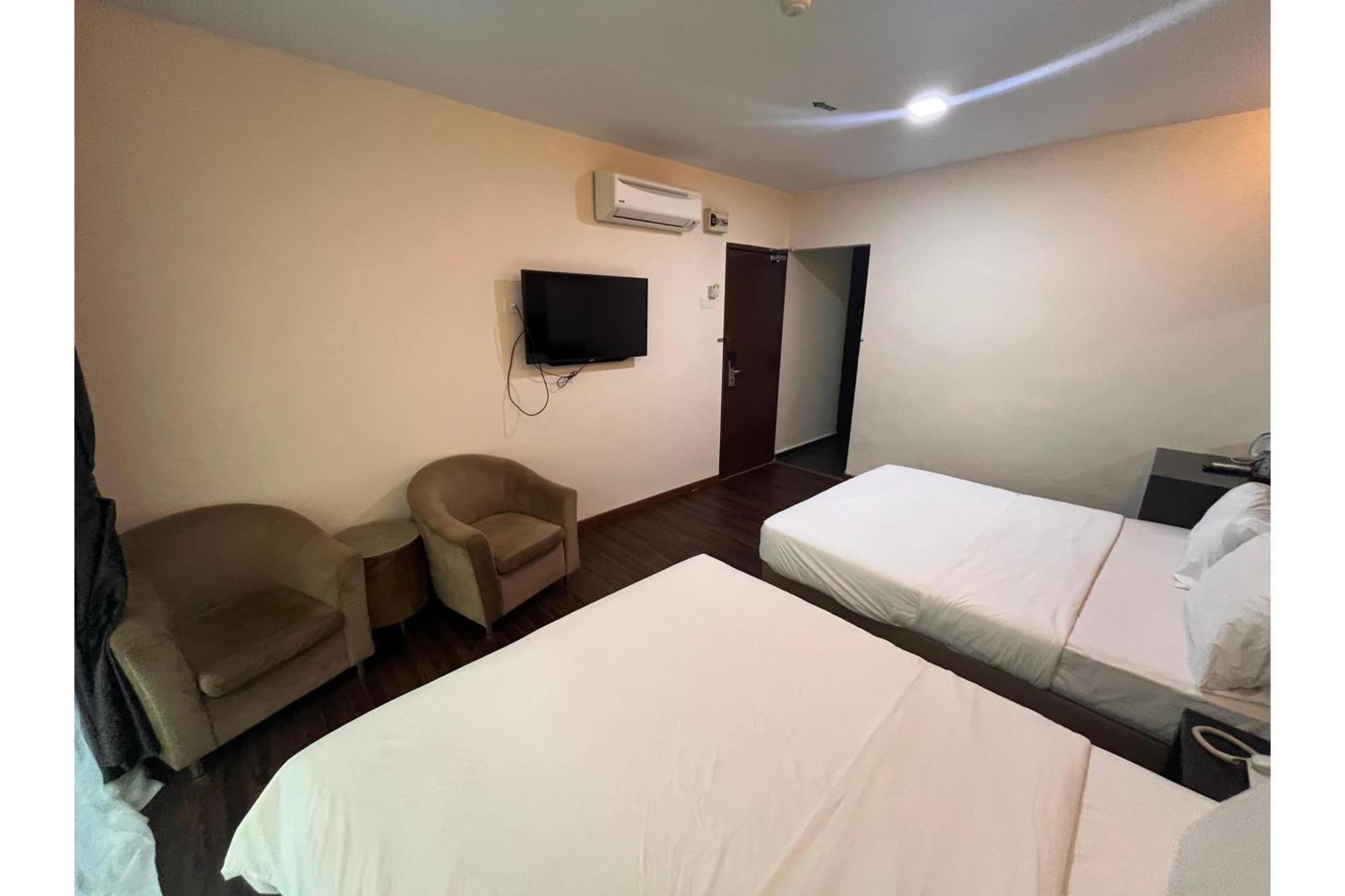 Hotel Capital O 91074 Grand World