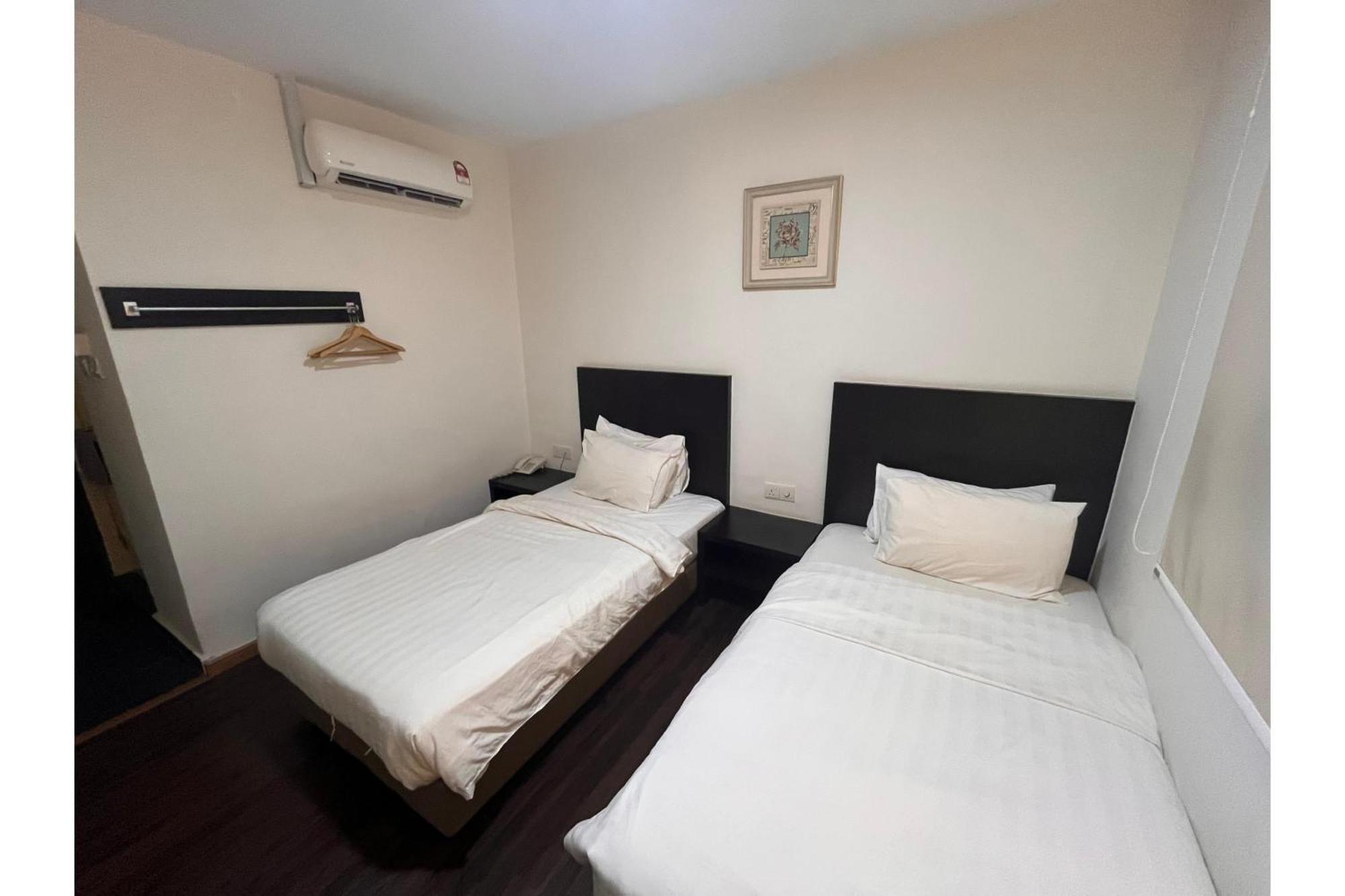 Capital O 91074 Grand World Hotel