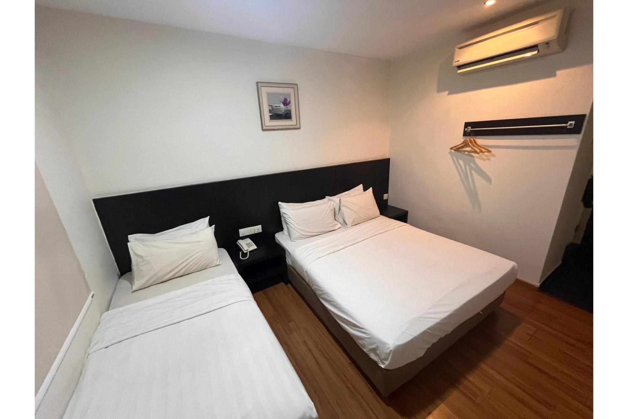 Hotel Capital O 91074 Grand World