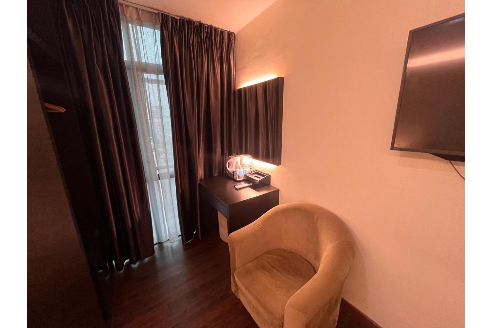 Hotel Capital O 91074 Grand World