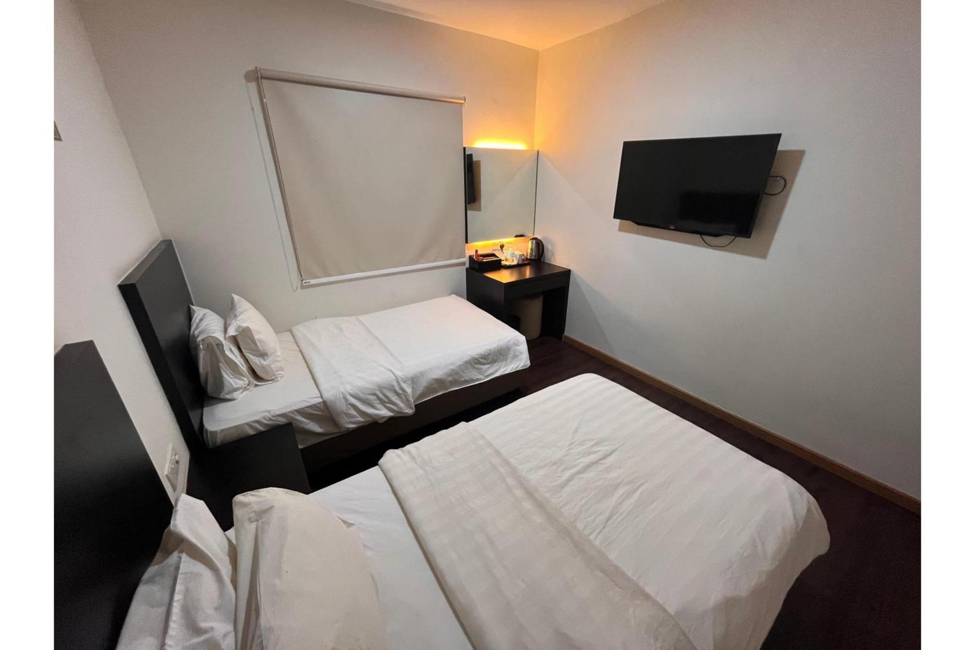 Hotel Capital O 91074 Grand World