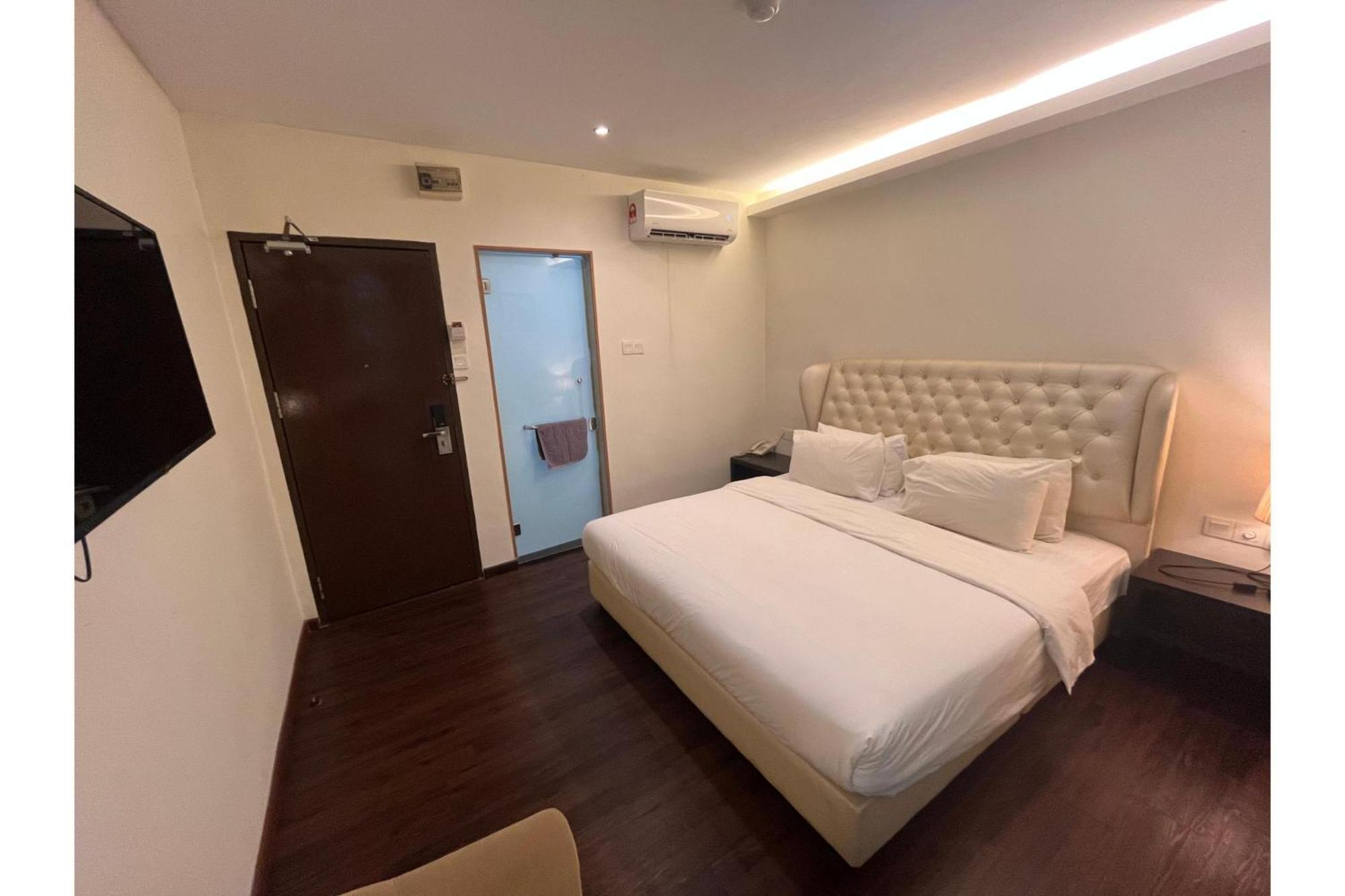 Hotel Capital O 91074 Grand World Johor Bahru