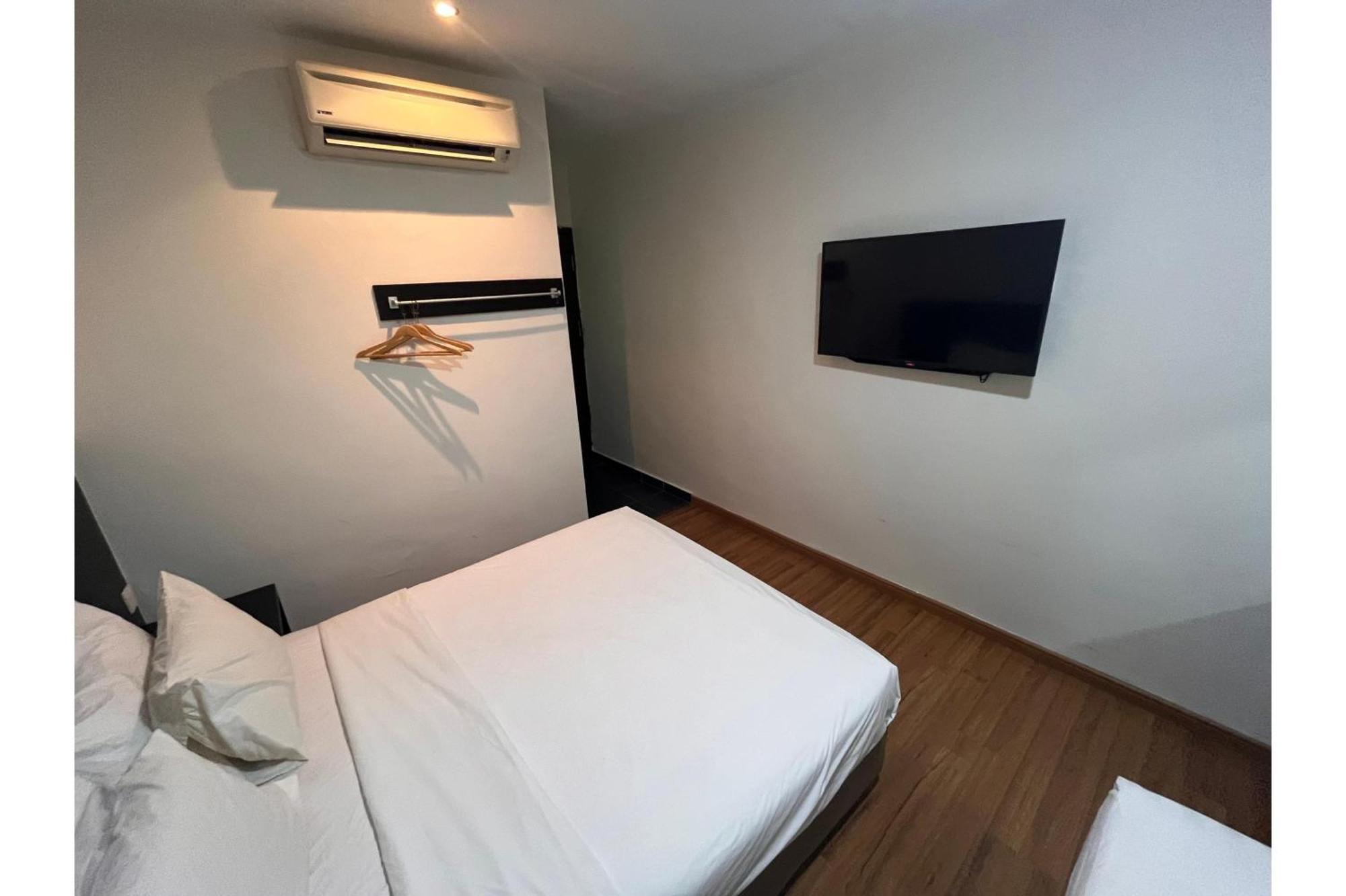 Hotel Capital O 91074 Grand World