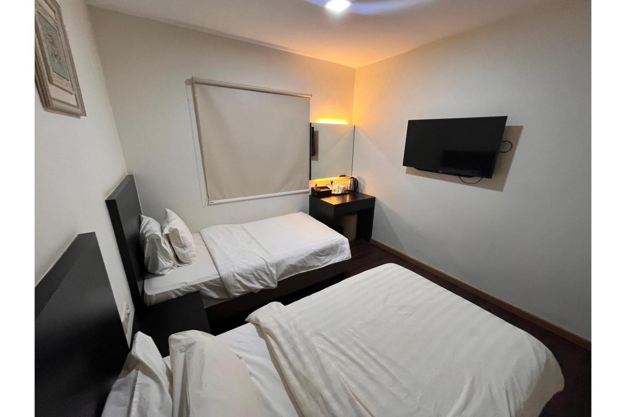 Capital O 91074 Grand World Hotel
