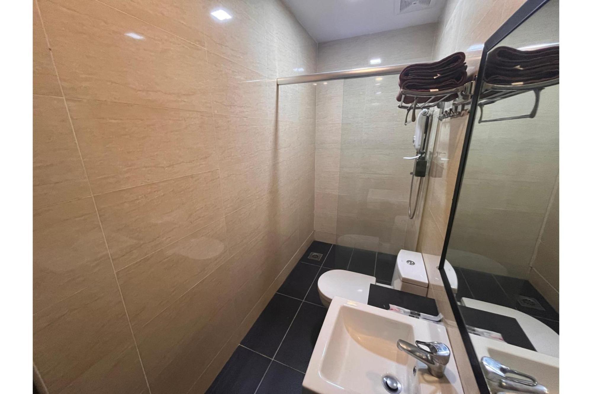 Hotel Capital O 91074 Grand World Johor Bahru