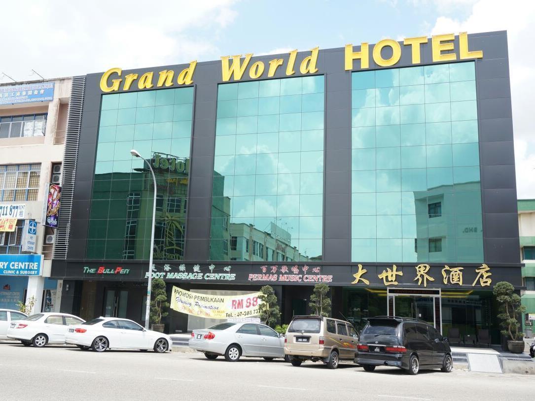 Capital O 91074 Grand World Hotel 3*